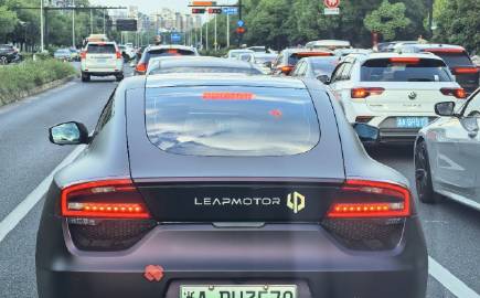 大家有见过零跑的这款车辆吗？ <br />零跑的第1款车: 零跑S01...