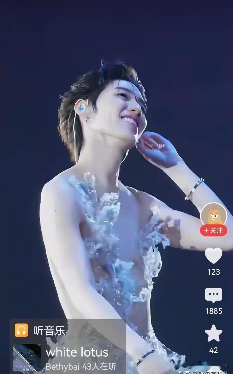 周笔畅你可别走华晨宇、袁娅维、张杰那套路子，跑偏的“时尚”＝往伤口上撒盐，一旦走进去，脱掉的衣服穿不回来，且让你越脱掉的人气也多，最后脱的仅剩三角裤，你就更一文钱不值了！👎🏿
