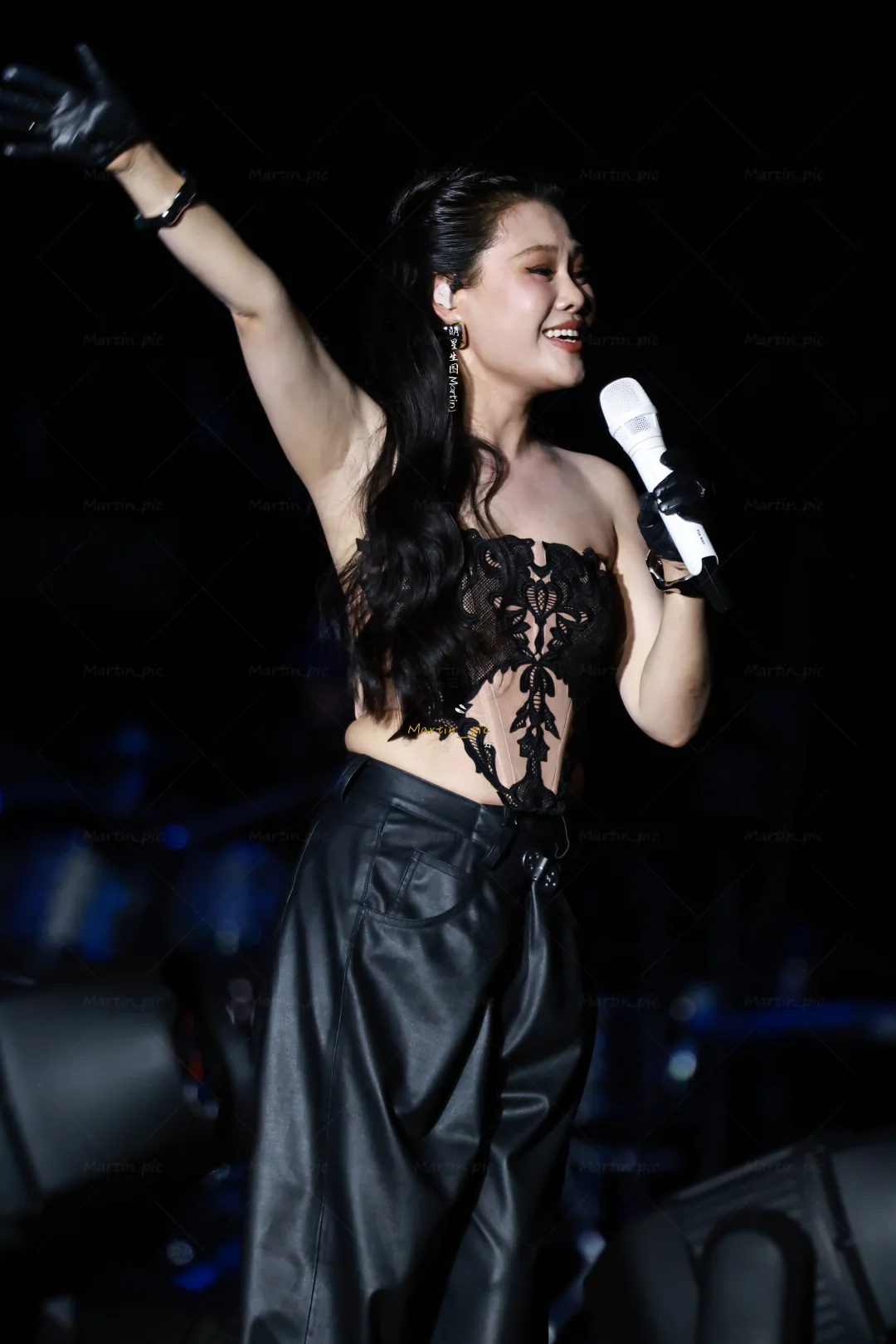 袁娅维盐城演唱会生图 热辣黑蝴蝶～