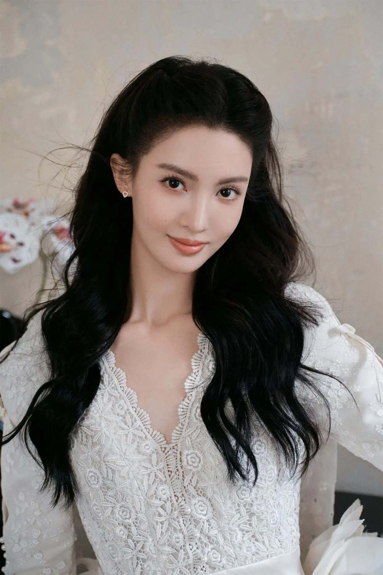 &34;出国生子&34;？金晨直接告了
9月1日，金晨方发律师声明了：网传&34;金晨出国生子&34;纯属严重失实，而且不是普通网友瞎传，是某主体有组织、花钱雇人批量散布的。
人家没打嘴仗，直接上法律程序：已经起诉了两名侵权用户，等拿到全部造谣者实名信息，继续追责，要求公开道歉加赔偿。工作室同步表态：取证到底。
其实这谣言