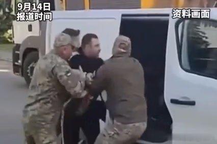 乌克兰民众因不满征兵办行为，主动提供征兵办位置坐标给俄方 ​