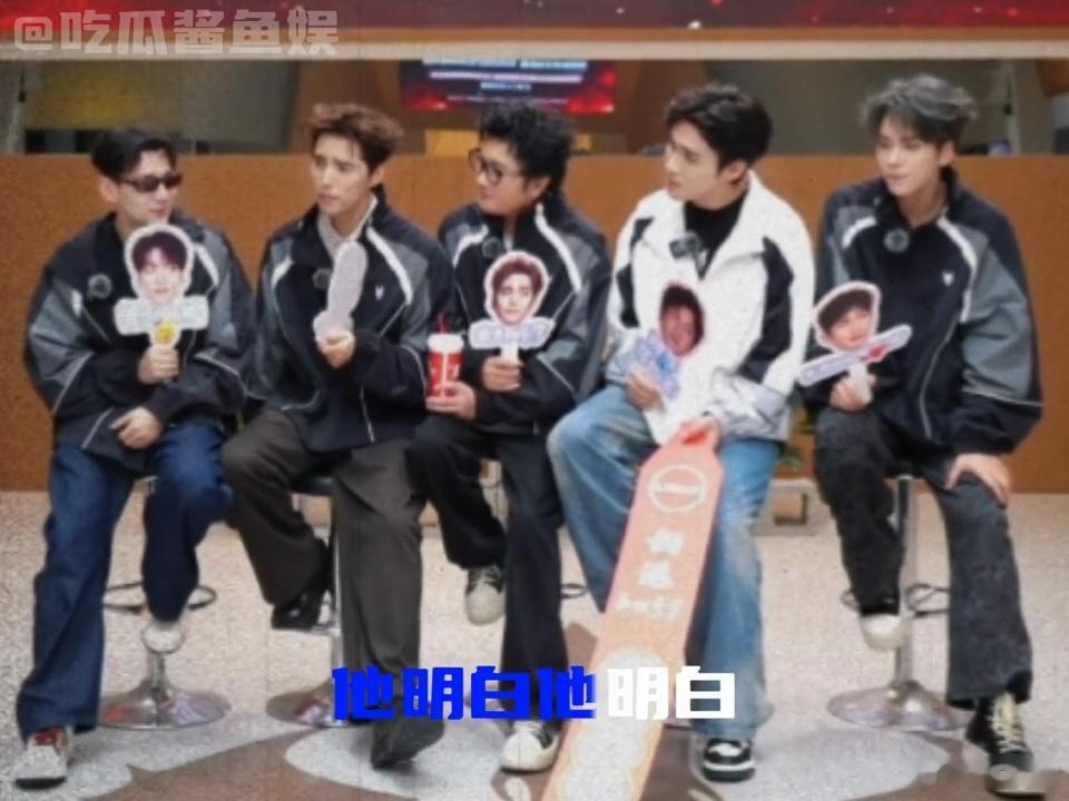 《披荆斩棘2026》收官在即，预测满天飞，我倒觉得这季最大的“大结果”未必只在冠军奖杯上。据公开信息，王以太发博晒出这一季的收获，说自己面部识别功能完好无损，还正式解锁“仓鼠说唱主理人”新身份，把开播前马頔给他立的“瘦到脸无法解锁手机”的预言直接打破。你看，别人拼的是X-Leader，他拼的 ​