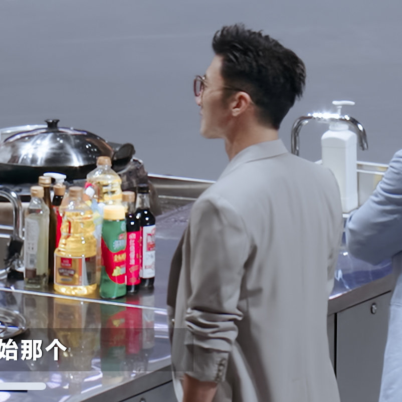 笑得我
#谢霆锋一饭封神# ​