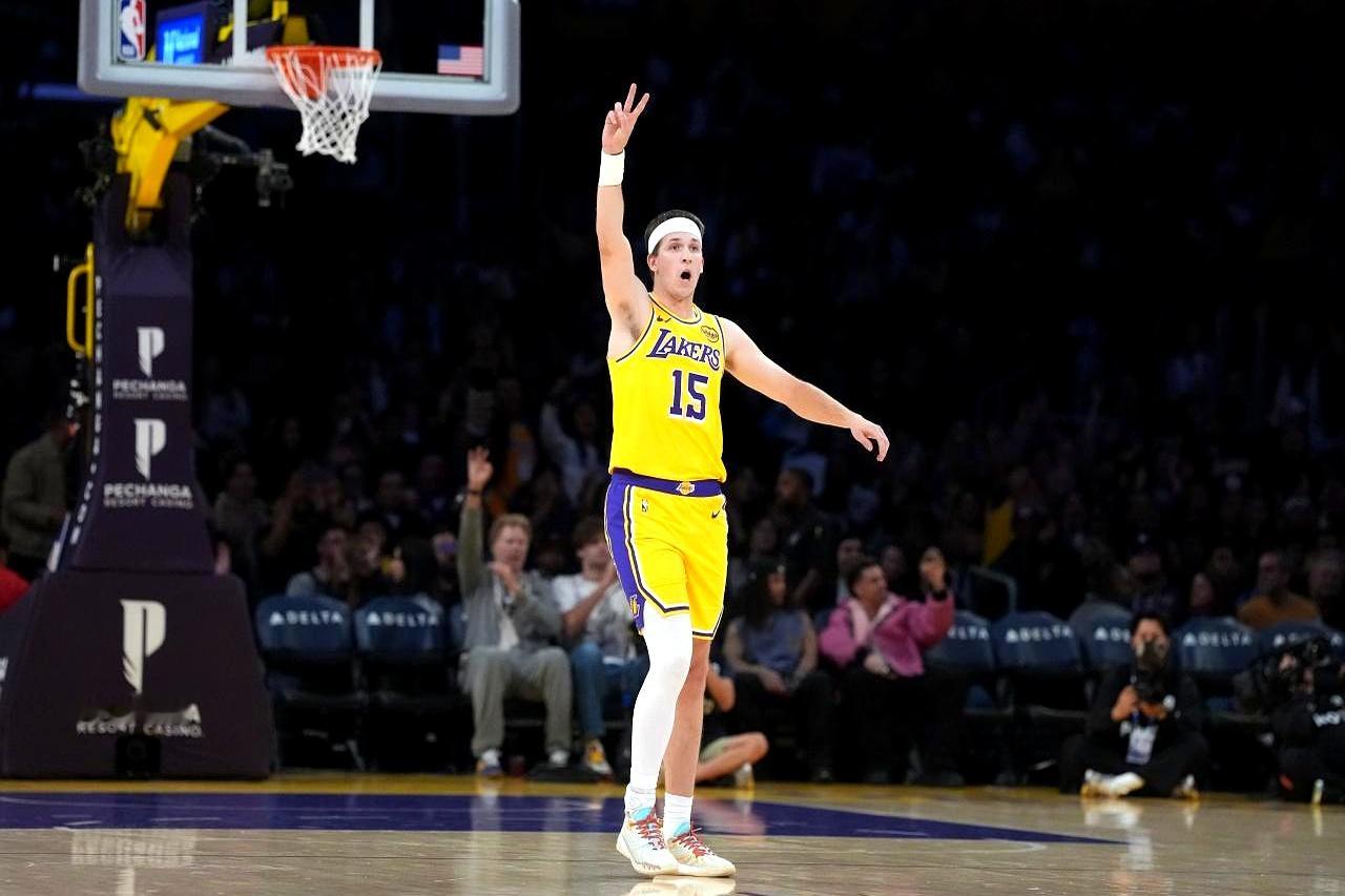 41岁的詹姆斯还在拼命，湖人真该让他歇歇了。    打火箭3-1领先...