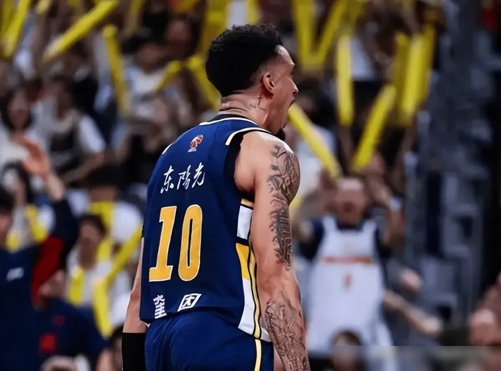 让胡明轩打替补，杜锋真敢动这个手术？这已经不是战术微调了，这是往自己身...