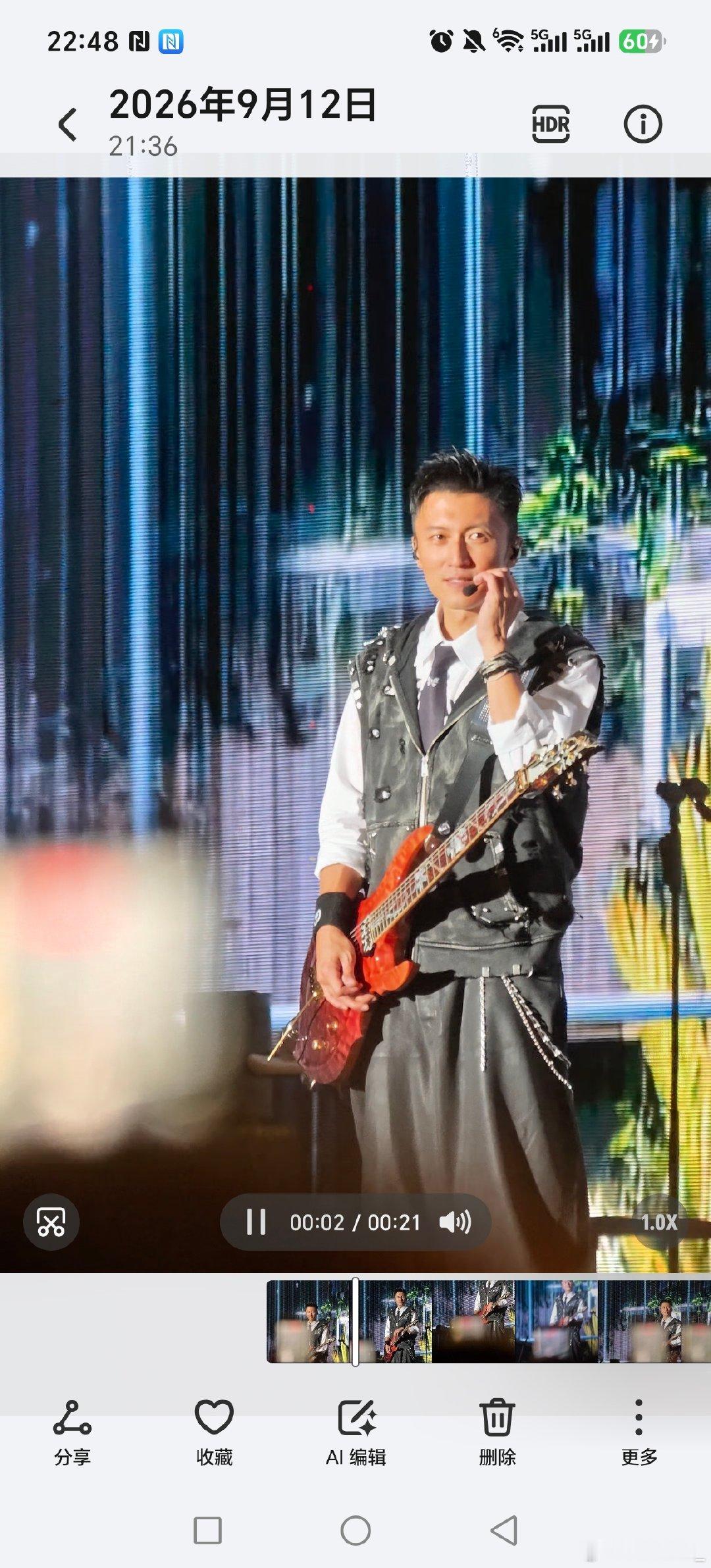 我不行了谢 霆 锋太帅了，我对着这张脸除了帅字说不出其他的，演唱会随便一个截图就帅的要命，拍了30多个G没有废片，租vivo真的租太对了，巨高清，这个内场我真的太爽了，还碰到了友善的同担 ​