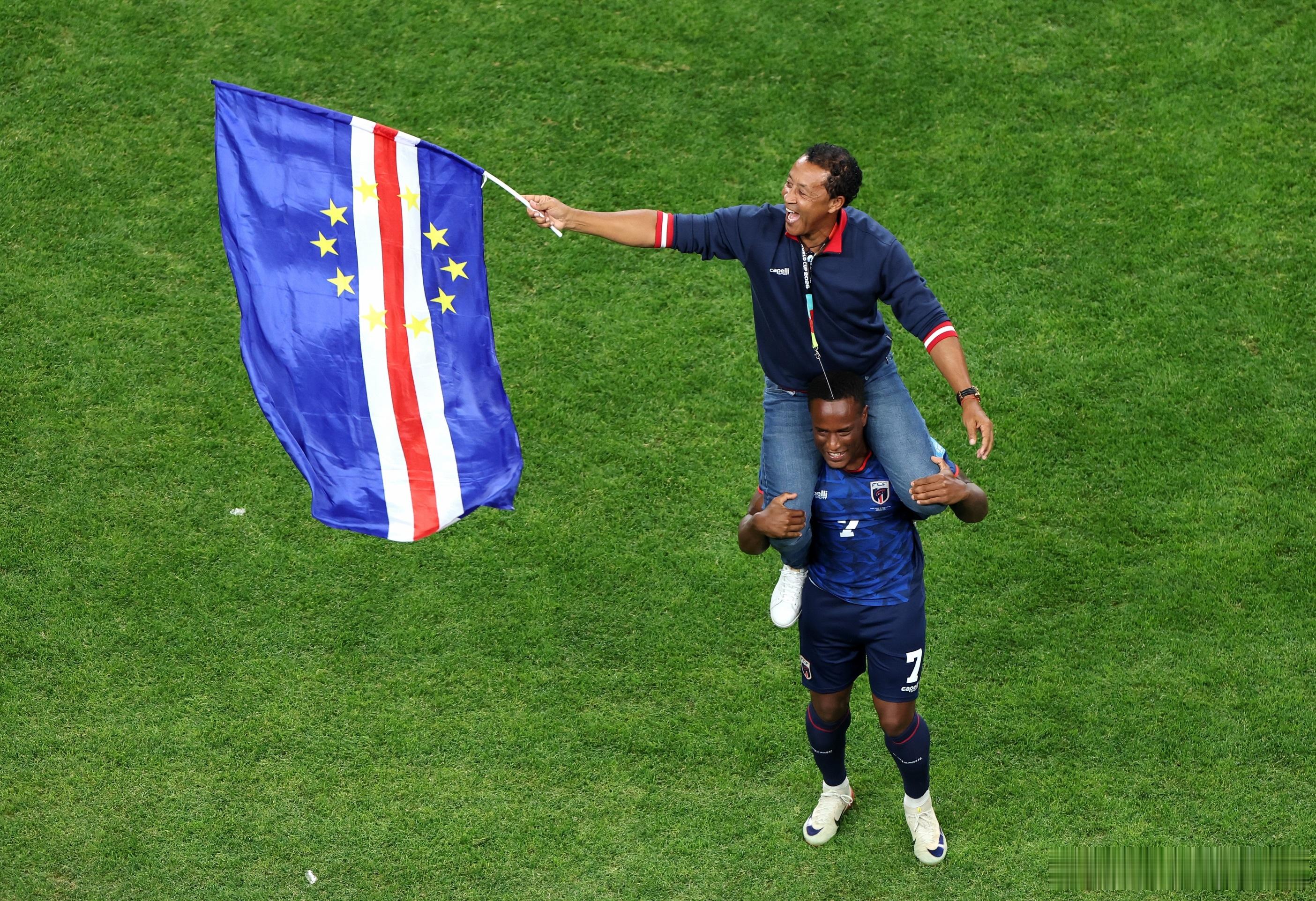 We live for this moment.  这就是世界杯，这就...