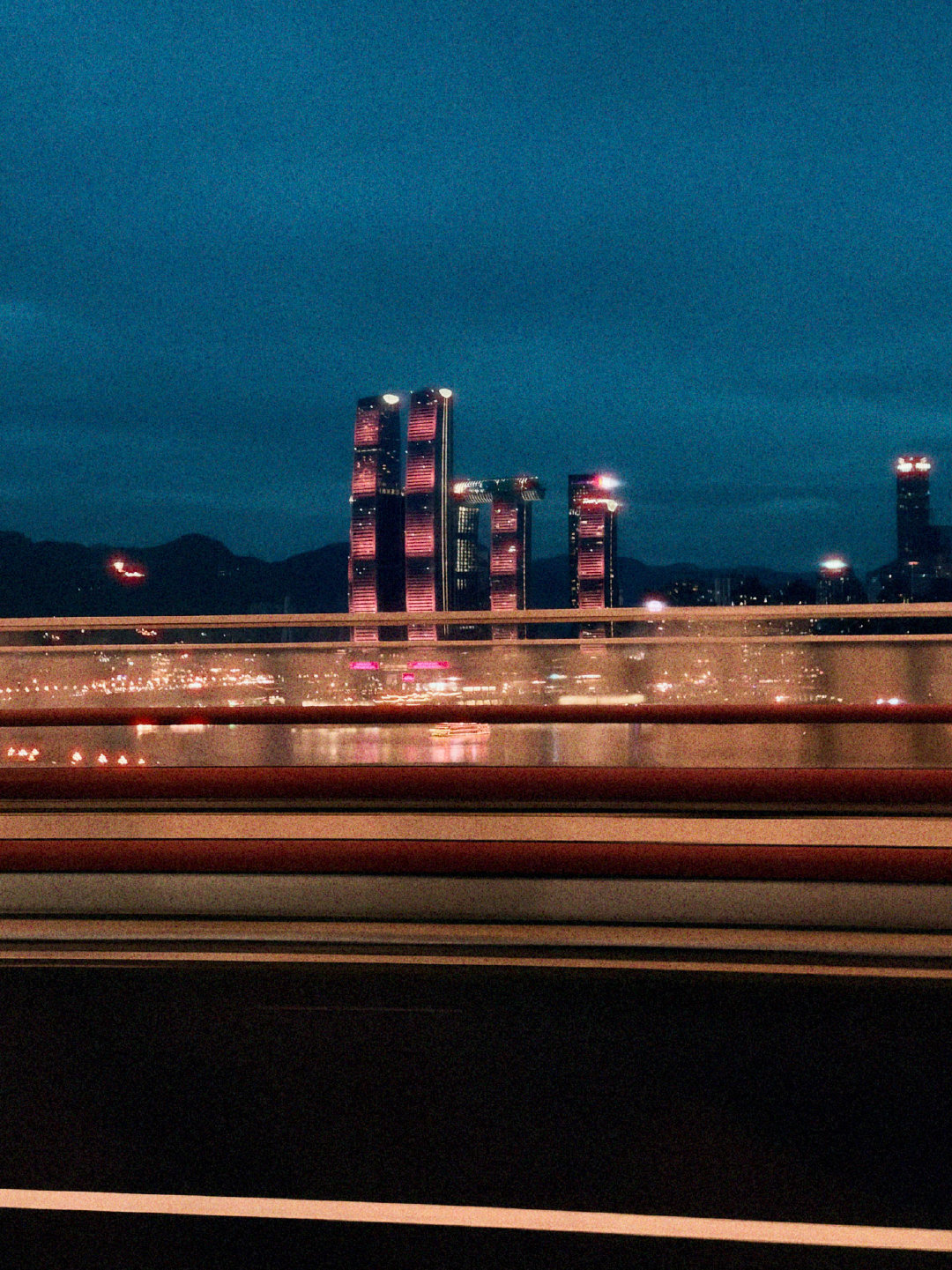 🌉🤳🏻 Shot on iPhone 18 Pro Max
#微博影像年##人间纪事##ShotOniPhone# ​