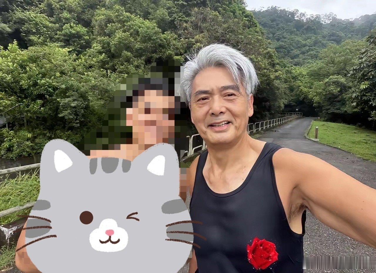 发哥稳稳一米八三以上，周润发都70岁的人了，相当优秀了 ​