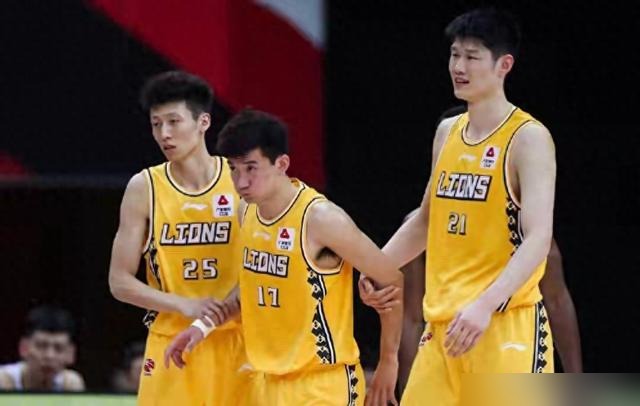 广厦超市开张，胡金秋去留引爆争冠悬念，7500万转会叫停。