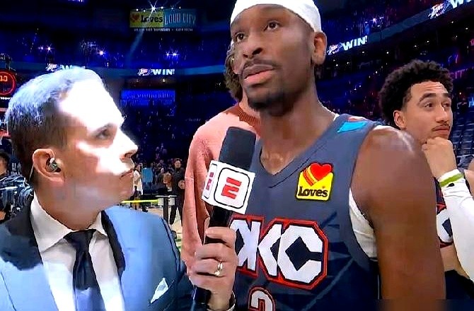 这哥们儿真有点东西，简直是篮球界的“开盲盒”体验！  打勇士那场附加赛...