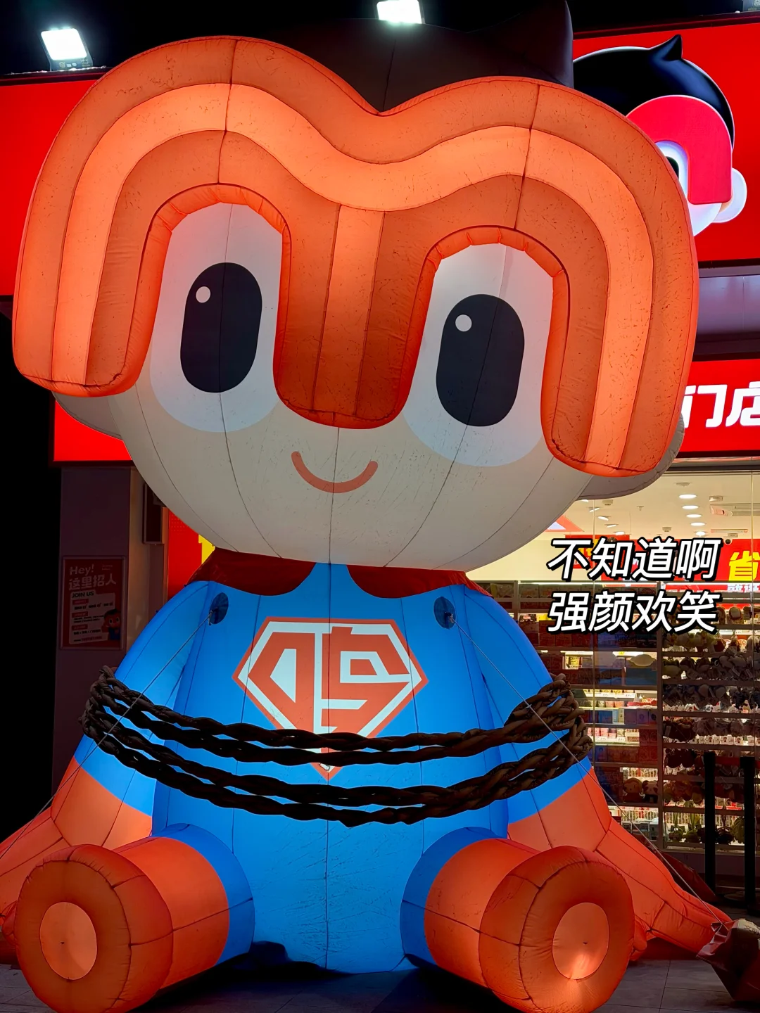 ☎️110吗？我看见一只猫在绑架别人。。。