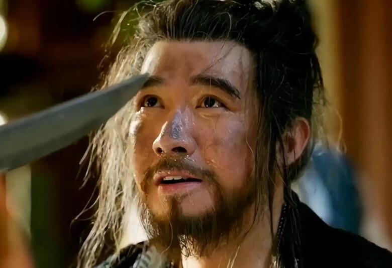 1426年，出事了。
北京皇城。
二十七岁的朱瞻基下令，把四十六岁的二叔朱高煦扣进一口三百斤铜缸，四周堆满木炭，点火。
朱高煦早年跟着朱棣打靖难，白沟河斩瞿能父子，浦子口救过朱棣的命。朱棣拍着他背说，勉力为之，世子多疾。这话他记了一辈子。结果皇位给了肥胖多病的哥哥朱高炽，只给他封云南。他不去，赖在京