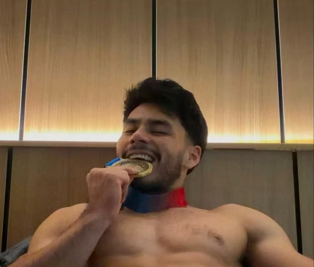 墨西哥举重运动员Jorge Cárdenas实力很强。 ​