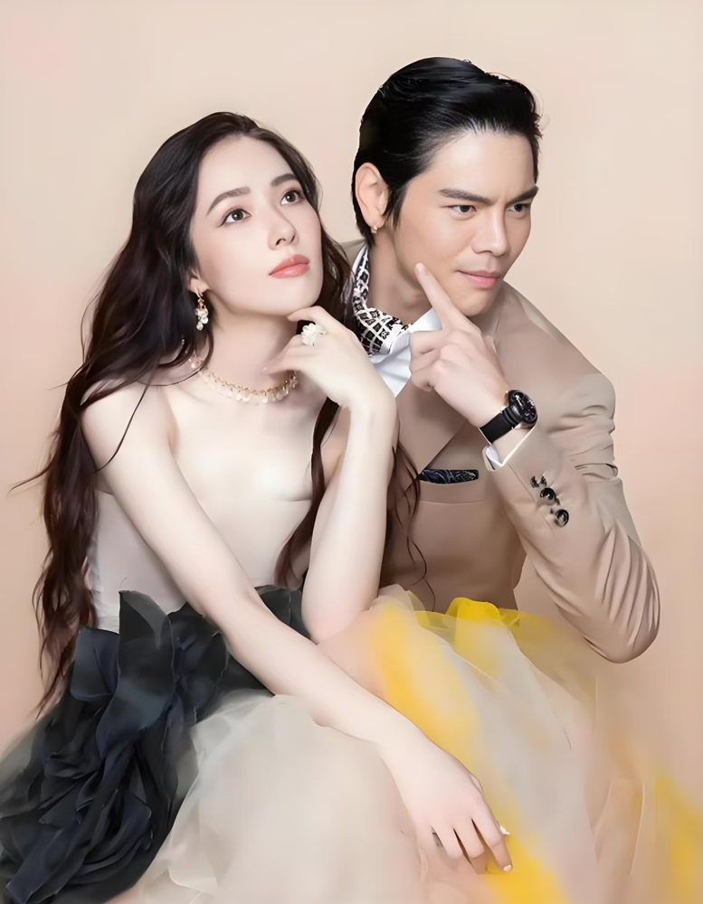 全网都让向佐听郭碧婷的话，原来我们全看错了！
之前向佐拍电影票房惨淡，近日直播表情凶狠吓哭女主播，被全网嘲豪门霸总下乡视察，全骂他没自知之明，劝他退圈回家老老实实听老婆话。
哪想到郭碧婷根本不是外界说的菟丝花，她公开反问：什么叫我给人家生孩子，我是没能力吗？向佐主动把家产交她管，婚姻里她才是拿主