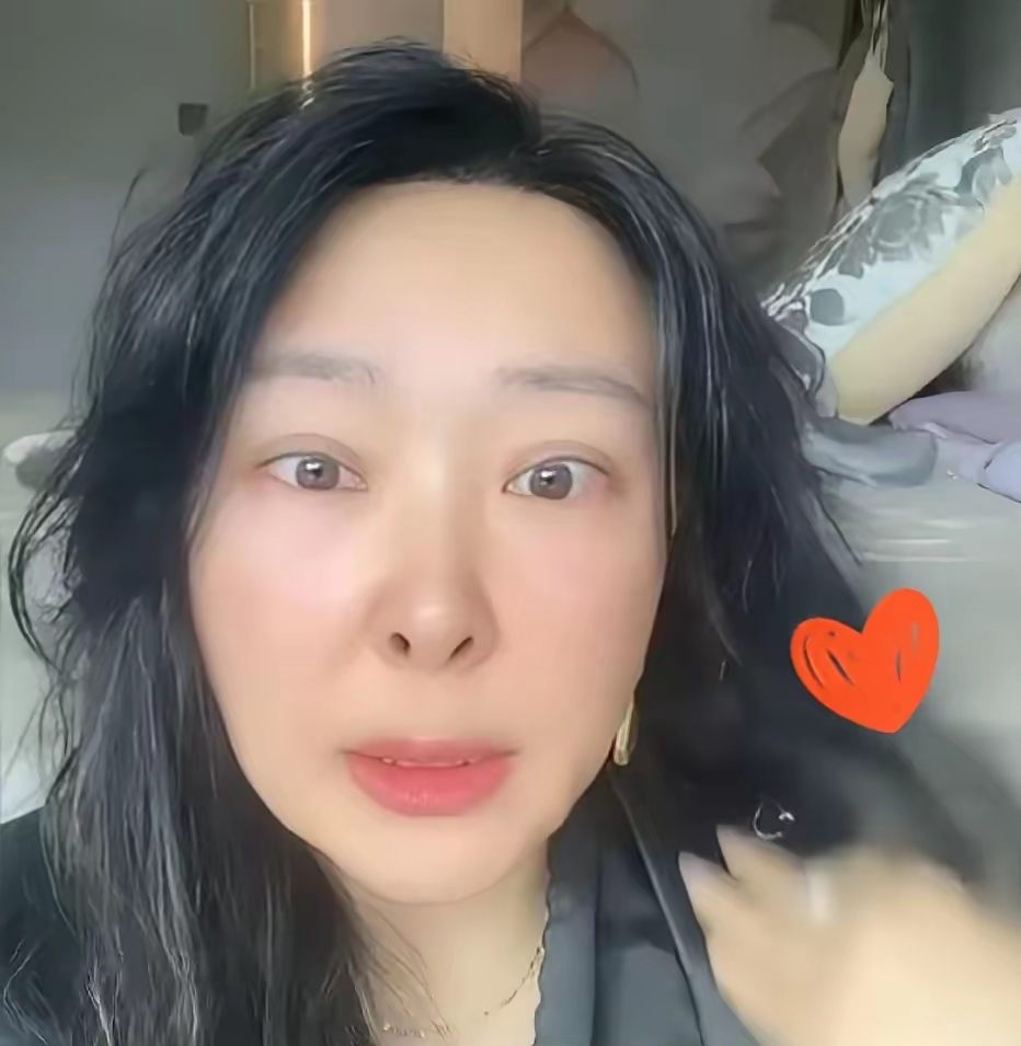 “济公爷爷” 游本昌离世之后，女儿游思涵分享了老人家临终前的经历，看完很多人内心深受触动。

就在离开人世的前几天，游本昌刚刚过完自己 93 岁生日。
那个时候精神尚可，还觉得自己过得很幸福。 之后两三天，老人主动选择不再进食饮水。
面对生命走向终点，他内心是清醒的。 

家人没有强行喂食，也没有送