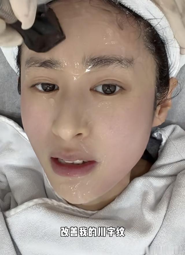37岁颖儿又去医美了，这回盯上眼睛周围。敷麻药都疼哭了 ​