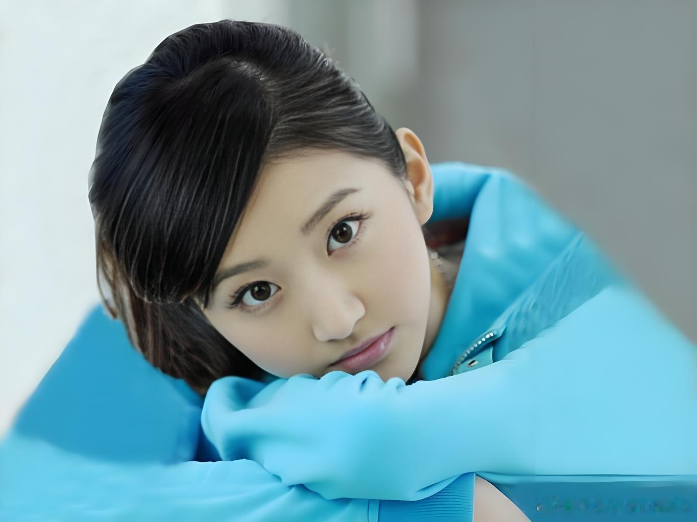 #qqmamanlin# 时常偷偷哭泣，我也不知自己到底错在哪里，而被妈妈抛弃两次…… ​