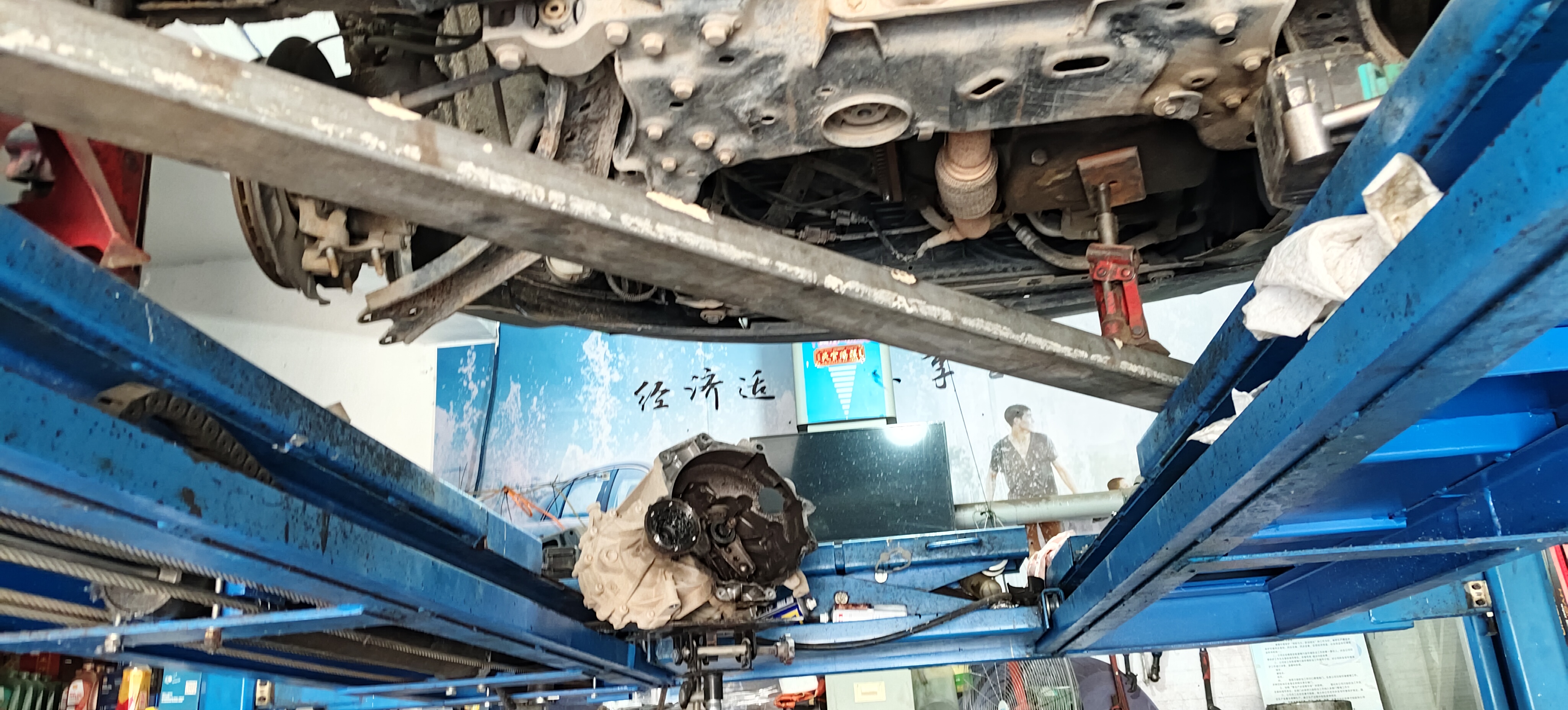 汽车维修日常 汽车修复实录 汽车换胎补胎 实实在在做人认认真真修车 让修车变得更简单更可靠