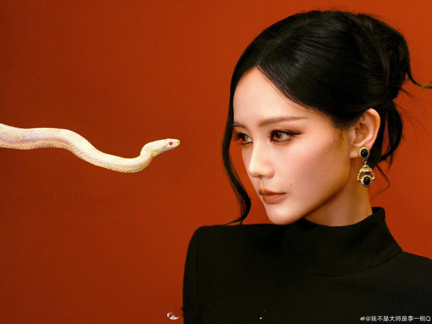 李一桐芭莎活动出发图已经发了，我滴天拿了真蛇！！[哆啦A梦吃惊] ​