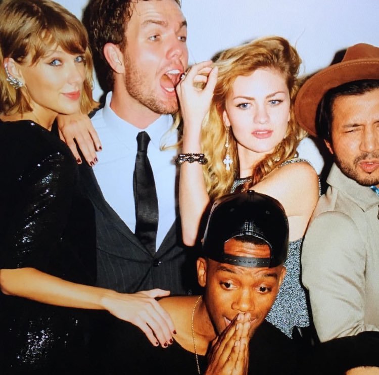 霉霉-活动宣传
TaylorSwift-出席活动
March 26, 2016
Lady Gaga's birthday party
#TaylorSwift# ​