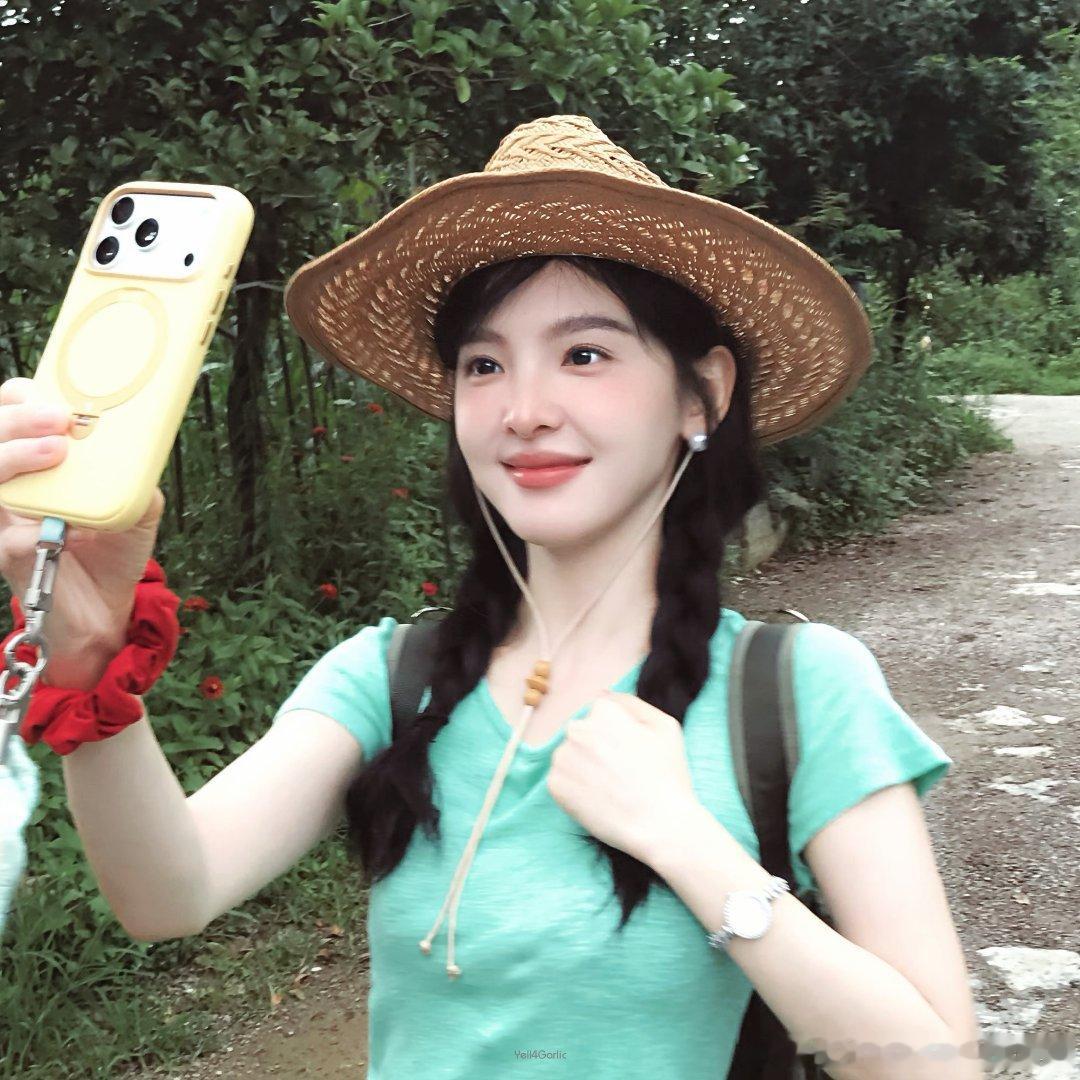 #章若楠想把你和时间藏起来# zrn#章若楠沈千盏# 

我循着你的眼神痕迹 所有那些曾经复杂的旋律

​
