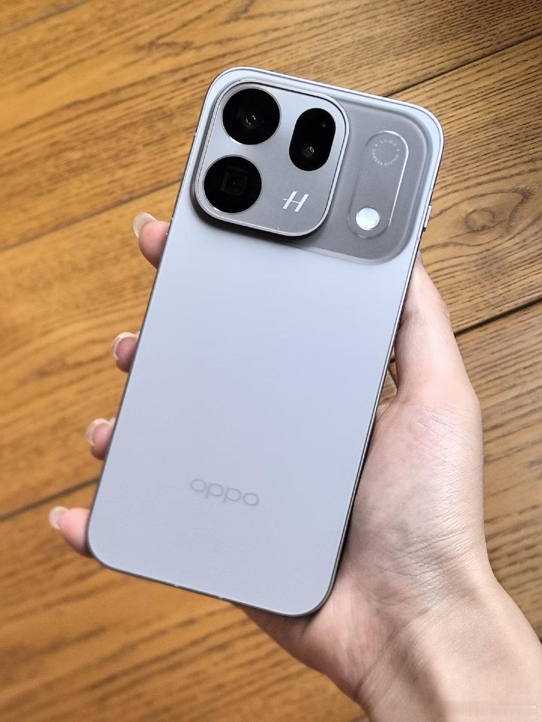 #数码闲聊站晒安卓旗舰首销周激活量#OPPO Find X10系列真的是夯爆了，线下看过了，手感、质感、屏幕护眼这些都做得很好，很全面的一款手机。全新的 ColorOS 17 金标系统也加分不少，系统流畅丝滑，动效也很有小心思。把用户体验为核心去打造的手机，卖得好是再正常不过的一件事情了 ​