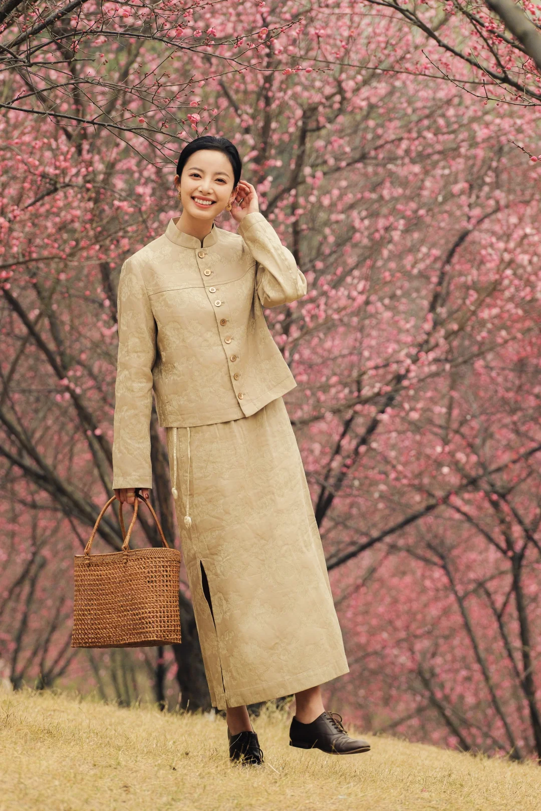 梅花已盛开，冲出门和春天撞个满怀！