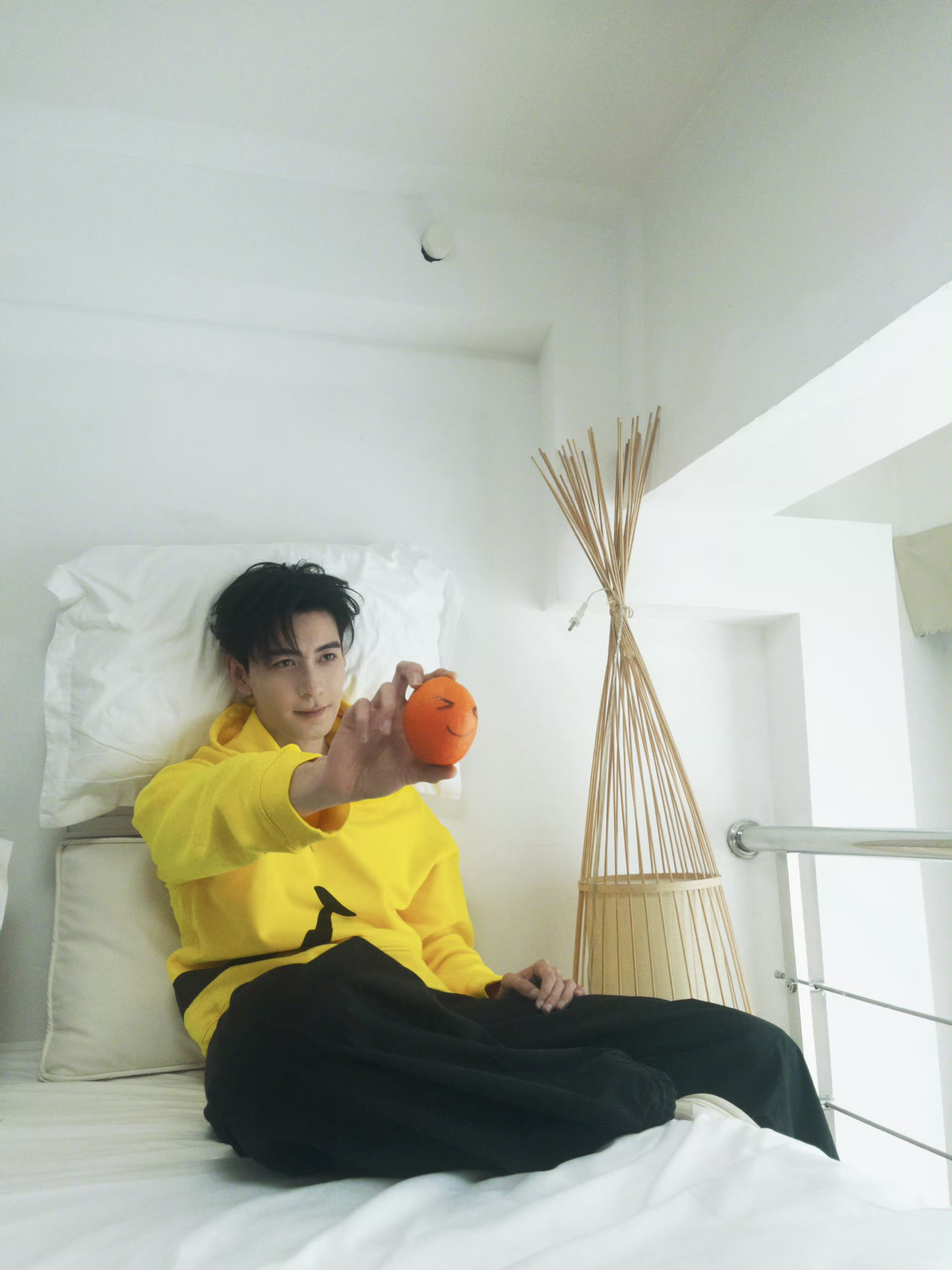 #陈星旭[超话]#｜#陈星旭红掌# 🍊#陈星旭金枝# 

你以为的风光无限的诡臣，确隐藏着不为人知的秘密！为边疆战士遗嘱，破除不公阶级制度，他隐忍蛰伏数载，上演一人三面的精彩故事 ，边疆遗孤孙汝阳是他，执棋之手谢谋士是他，东京第一棋待诏陆行之也是他 更多惊喜尽在古装权谋剧《 ​