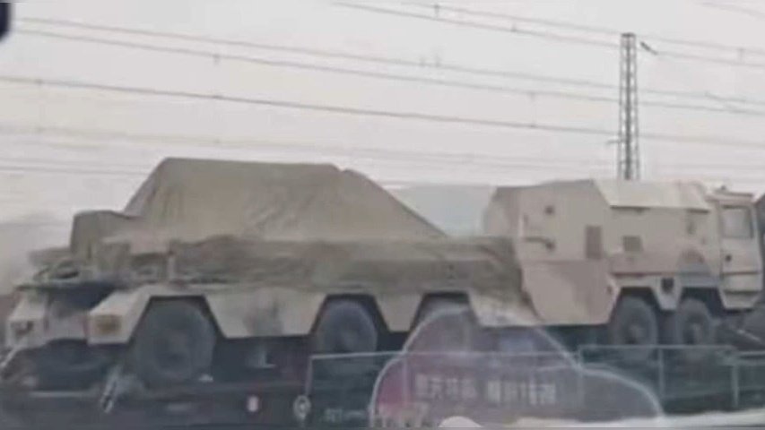 这是啥？某种防空导弹载车？HQ8？[思考]

老中的奇怪新东西越来越多了 [允悲]

图源网络

#烽火问鼎计划# ​
