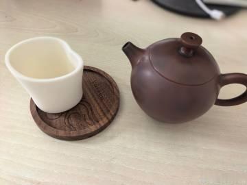 智界送的茶具，宁德时代送的茶叶。<br /><br />太麻烦了。<b...