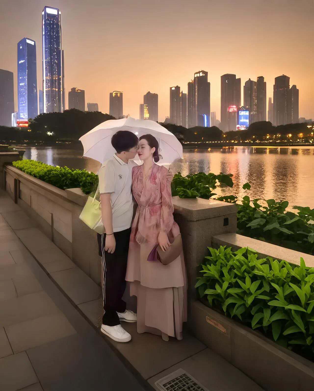选沪上阿姨， 年少有为开A8 …… [灵光一闪][灵光一闪][灵光一闪]