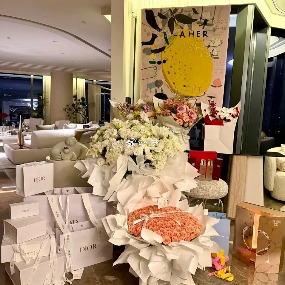 满屋Dior、跨国应援大屏，谷爱凌23岁生日是体圈里最有排面的吧[doge] ​