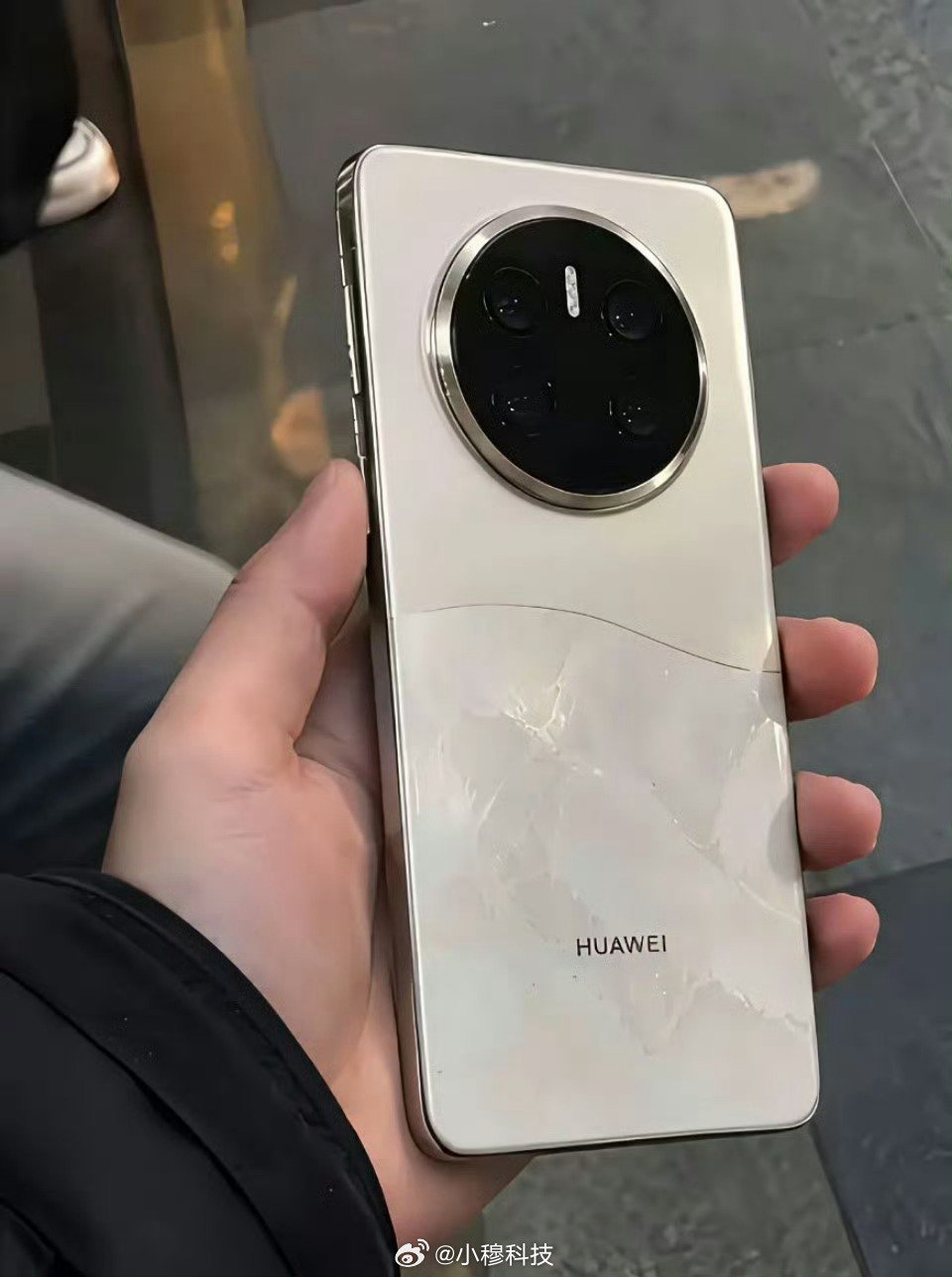 华为Mate 90系列已正式入网并全面曝光，国行旗舰时隔多年明牌回归5G，将携首发麒麟9050芯片与纯血鸿蒙7于9月中下旬登场。  一、发布节奏与通信突破- 5G正式明牌：工信部入网信息明确标注“5G