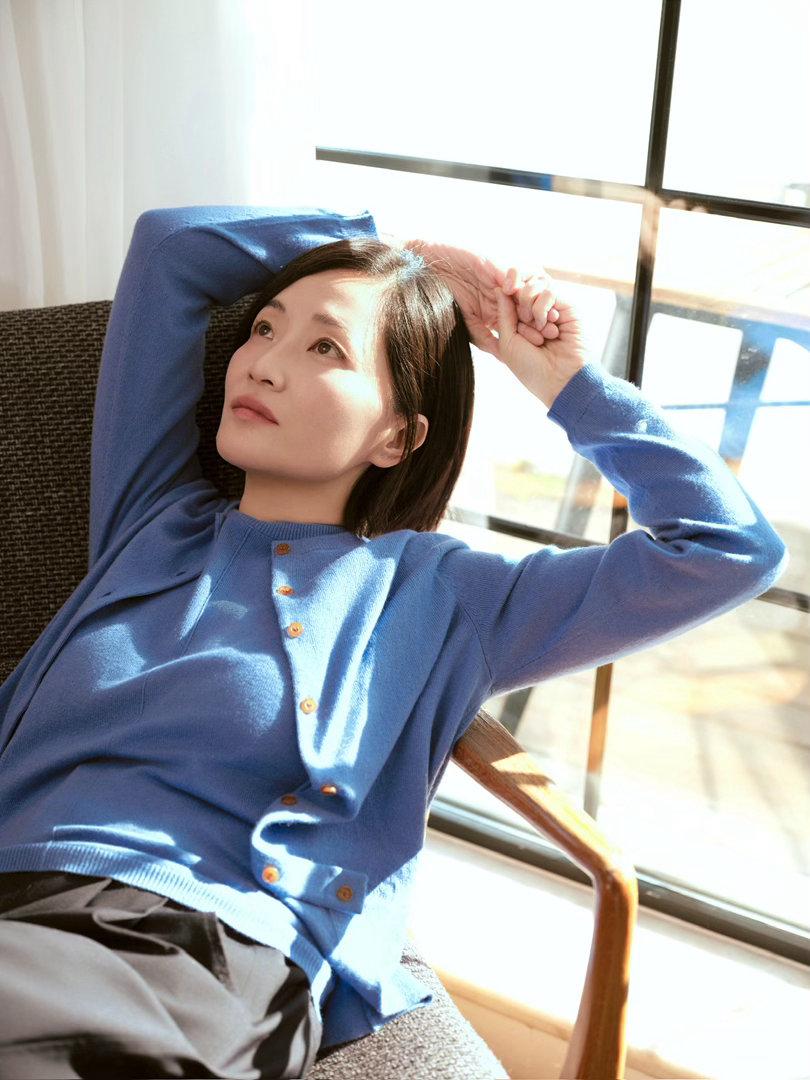 #郭柯宇坦言上再见爱人是因为没有工作#经历大病与婚姻的变故，郭柯宇在事业上陷入停滞，现实压力让她不得不寻找工作机会 ​