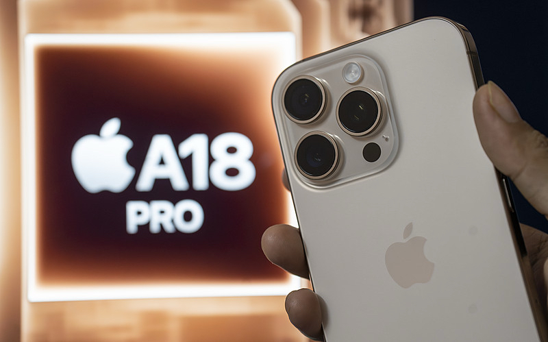 iPhone 18 Pro系列这波开售秒没我是真的看傻了，9月12日晚8点准点蹲官网和天猫Apple Store官方旗舰店，刚点提交订单就提示首批货源全线告急，连加载支付页面的机会都没给。
这次起售价直接干到9999元，比上代同256G版本涨了1000块，更夸张的是2TB顶配的Pro Max，直接比