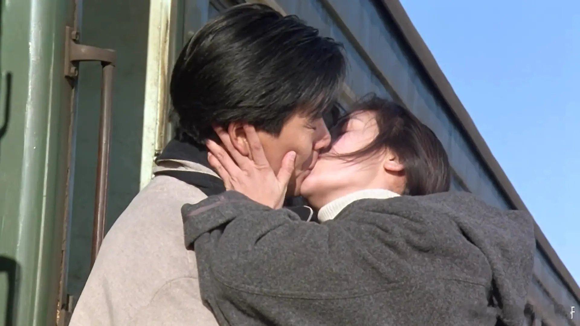 刘镇伟冷门浪漫神作《花旗少林》 (1994)，发哥吴倩莲少林雪景定情，东西方碰撞的奇幻港片白月光。
（先👍🏻后取）
主演 周润发 / 吴倩莲 / 刘家辉 / 秦汉 / 蔡宇 / 郭追 / 乔宏 / 王敏德
#香港电影##经典港片# ​