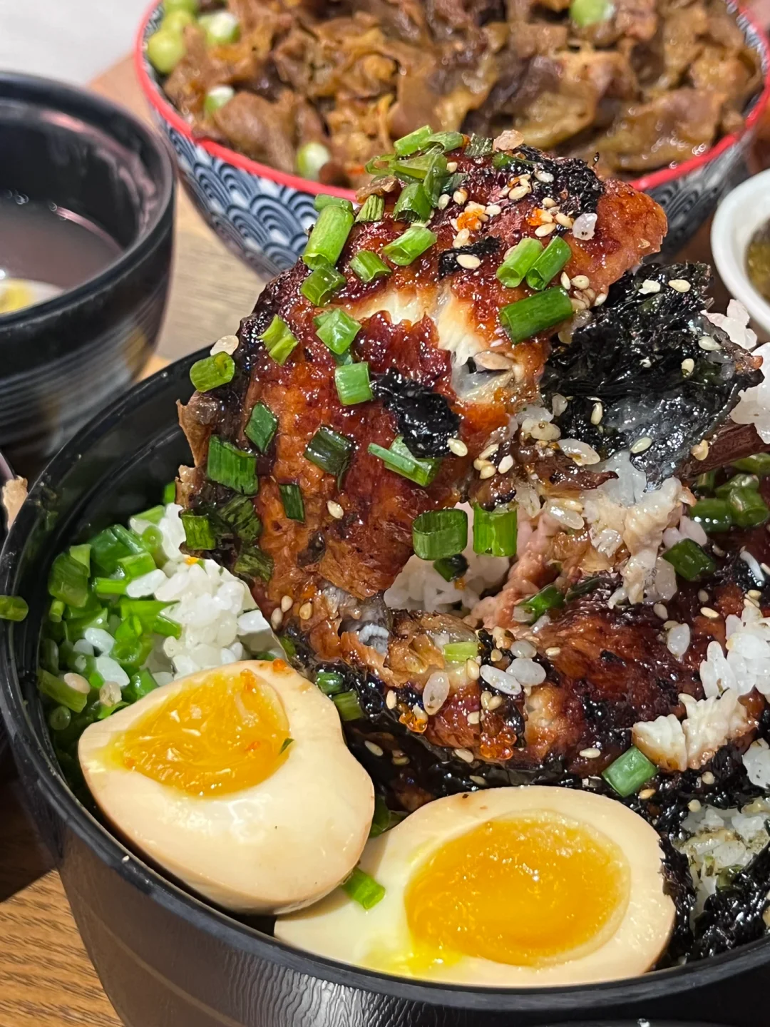 大满足的鳗鱼饭！酱汁浓郁ju下饭