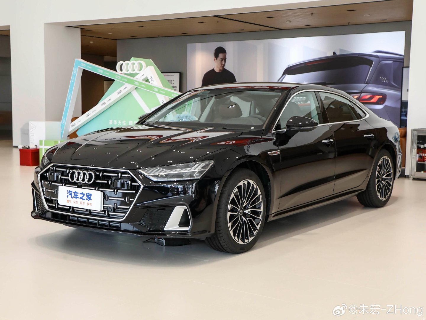 奥迪A7L 【库存】 
418700黑 256,358元 
468700 四驱 黑  287,407元
479700四驱 黑  318,602元
497700四驱 黑  332,970元

优势都是45TFSI的高功率发动机…
我2024年在合肥还租过一次，最低配的…

谁能想到卖这个价格？
早知道这个价格，我感觉上汽应该不会造这车了…[闭嘴]  ​