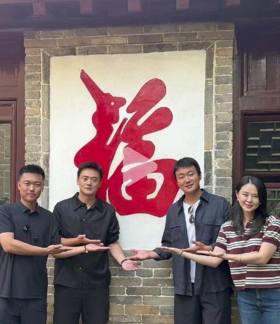 47岁佟大为关悦同框像两代人！17年婚姻背后，真正代价只有当了妈的才懂 ​