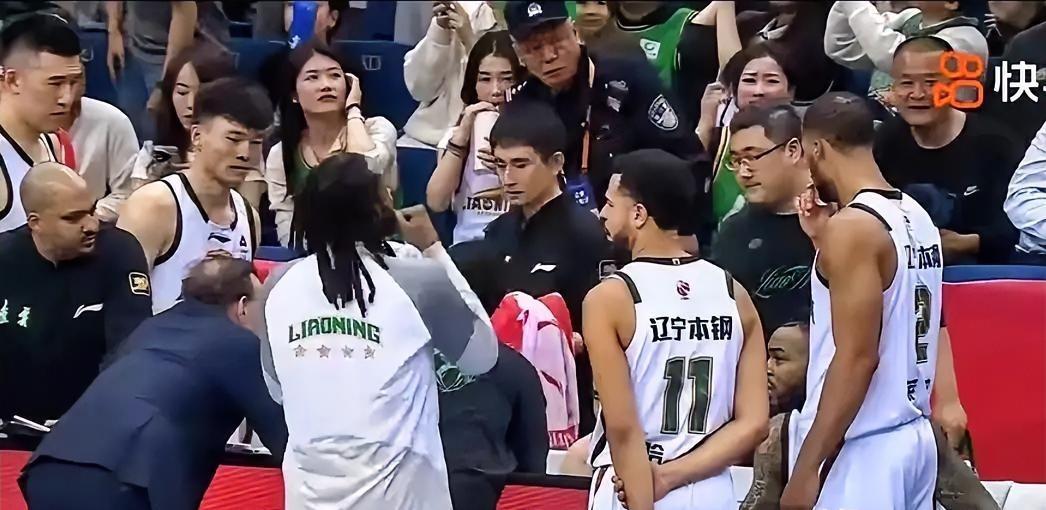 12月28日晚19点35分，辽宁男篮将客场挑战山东队，季后赛首战的阵容...