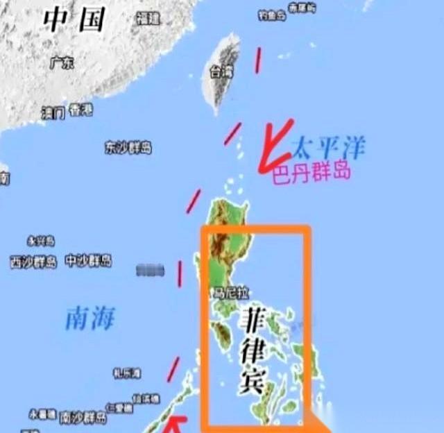 关于菲律宾终于开始怕被当成“第二个格陵兰岛”的讨论，最近开始在台面上冒头。
前脚自家的船在海上结结实实挨了水炮，后脚眼巴巴盼着签过字的“大哥”下场捞人。结果等来的，只有大洋彼岸传真机里吐出的一纸“严重关切”。大哥不仅没拔枪，连快艇都没往前多开半米，只在安全线外举着相机拍了几张照。
过去这几年，马尼拉