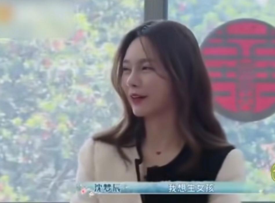 节目里嘉宾聊到生孩子，有人问沈梦辰，想生男孩还是女孩。
沈梦辰坦率地说：“我想生女孩，但女孩长得像爸爸我难过，算了，我的孩子健康快乐就好，生下来就直接做谐星。”

哈哈哈沈梦辰好幽默呀！杜海涛和他妈妈也非常像，不管生儿生女，都应该是像海涛多一些，因为感觉那个基因太强大了。

不可否认，很多父母在畅想