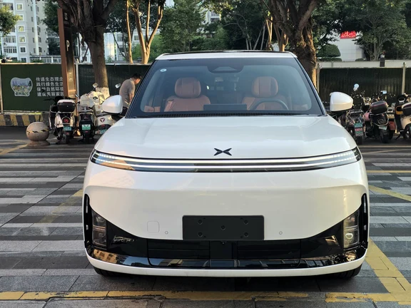 小鹏G9L珠峰白，闪亮登场