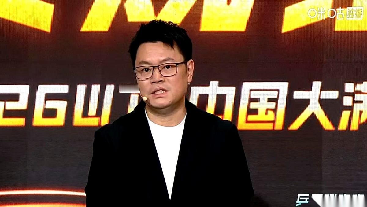 国乒小将蒯曼爆冷以2比3输给了削球手朱思冰，直接被淘汰出局，这下国乒已经折损了两员大将。
很多人看到这个结果大概会有些意外。毕竟朱思冰如果跟桥本、韩莹这些大家熟悉的顶级削球手比起来，在实力和经验上的差距还是非常大的。侯英超看这场比赛时就把原因说得很透：不是对手多无解，而是蒯曼根本不会打削球。
在乒乓