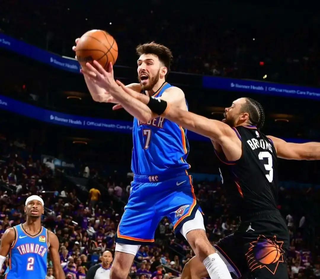 雷霆这轮是真狠，3比0把太阳按在地上摩擦，照这架势，最有可能提前收工的...