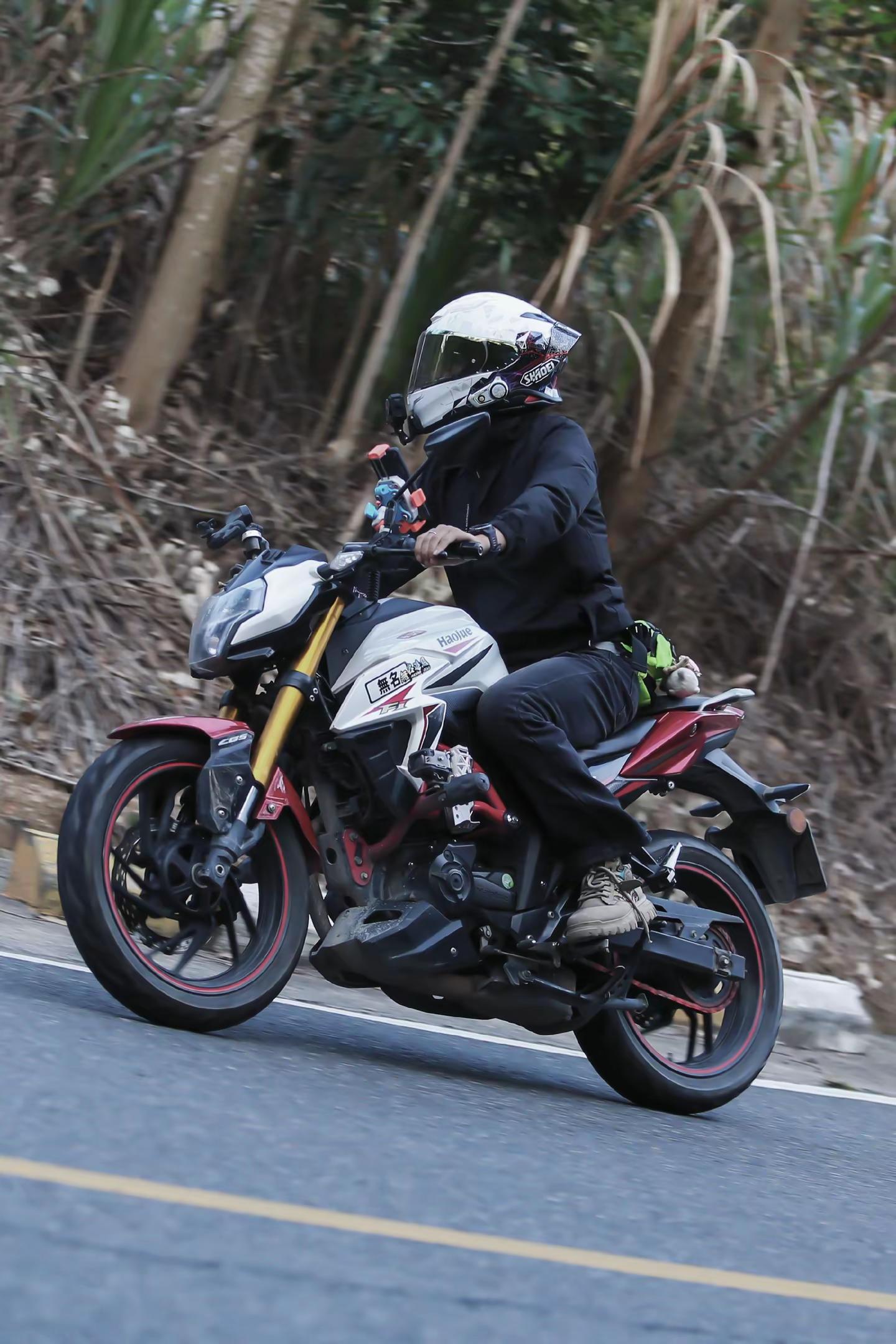 把我拉黑又浏览我你太丢人了.