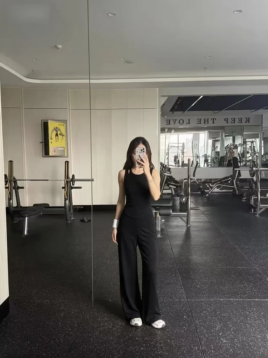 这套黑色我真的要穿包浆了.......🖤