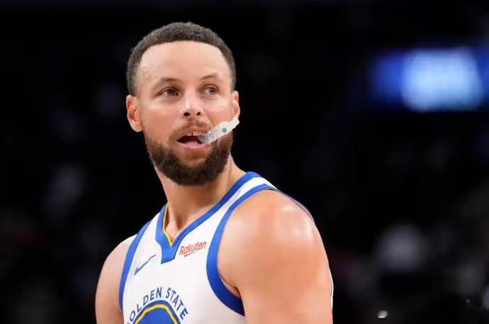 #nba# 
现年38岁的金州勇士当家球Stephen Curry，正处于原合约的最后一年，外界认为他将会与勇士续约、终老勇士，而根据ESP记者引述球队消息指出，Curry于本周六起正式具备提前续约资格，他与球团双方皆抱持极高意愿进行协商，盼能达成让这位传奇球星终老勇士的共识。 Curry上个赛季年薪高达6260万美元 ​