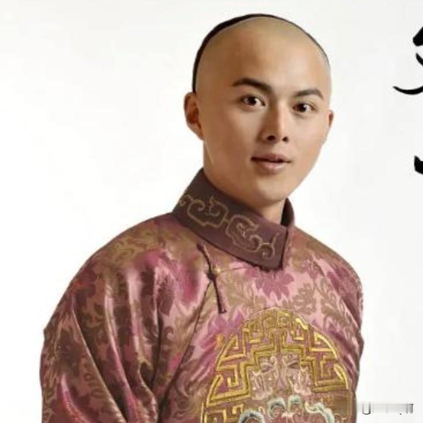 谁成想呢，娱乐圈长的再好，没有资源也白搭，都得放下身段跟普通人一样在线求职。

叶祖新凭借《九重紫》的惊艳客串出圈之后，专门录制视频在线求职：希望各位导演制片人看过来，本人叶祖新，宜古宜今，期待和好团队合作。

董子健上台领奖，抛开常规感谢词，真诚介绍自己：“我还是演员董子健，最近很空，欢迎各位来约